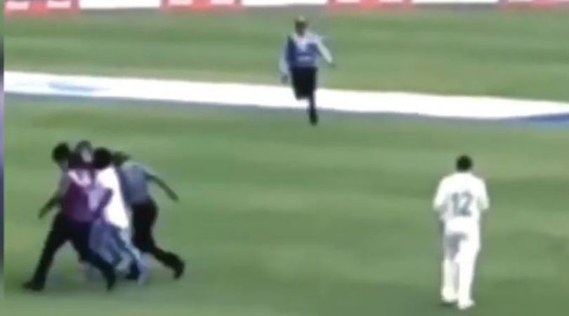 Watch: Quinton De kock gives slipper to his fan who has invaded into the Ground